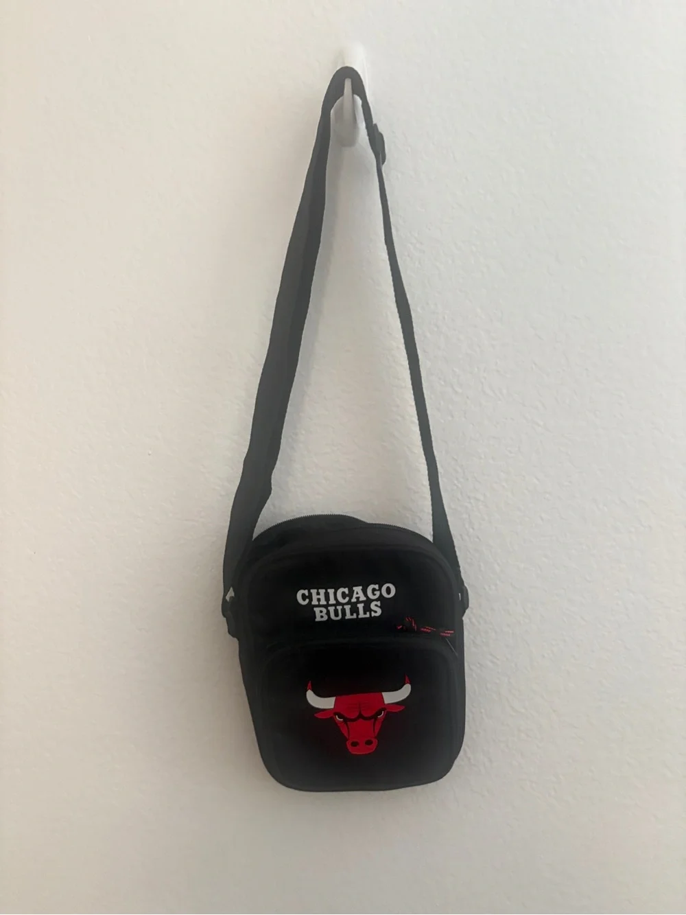 NBA Chicago Bulls Black and Red Crossbody Bag